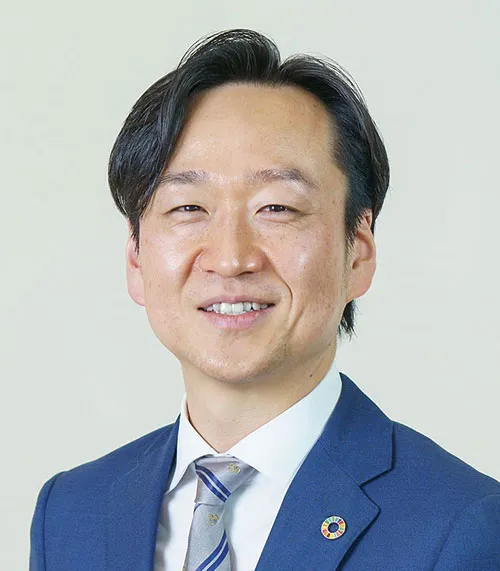 柳澤 由英氏